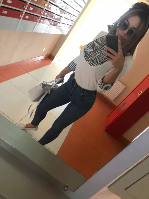 Today I am without panties under jeans