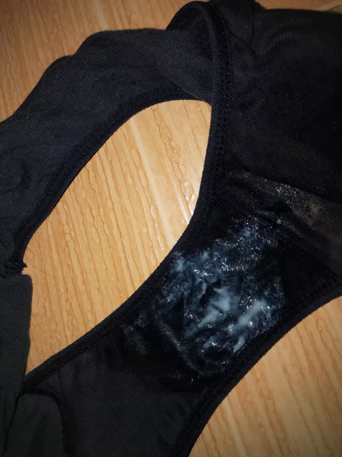 Wet na wet. Juices (f)rom my creamy pussy