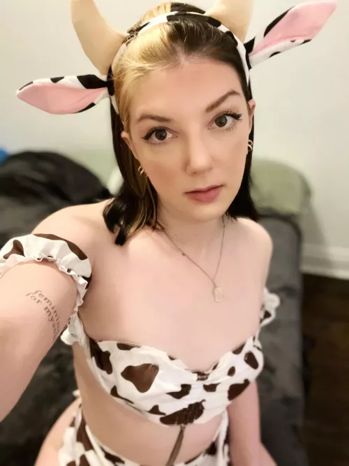 when I cum I sometimes can't help but moo 🥺