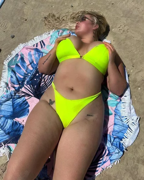 Would you cum to the beach with me?🥵