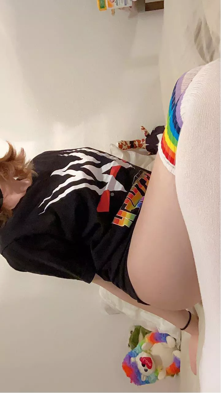 You’ll have to wrestle me to get my socks of~!! Up for the challenge baby~??[F]❤️🧡💛💚💙💜