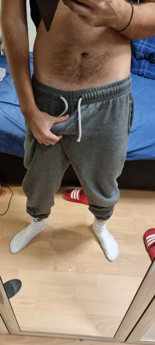[19]sweatpants season
