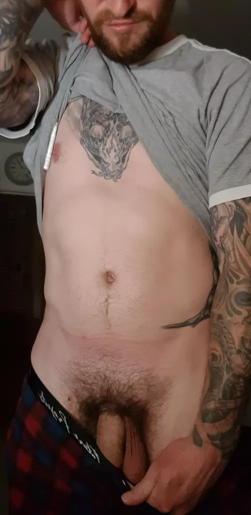 [35] PJs on, You coming to bed with me?....DMs Open!