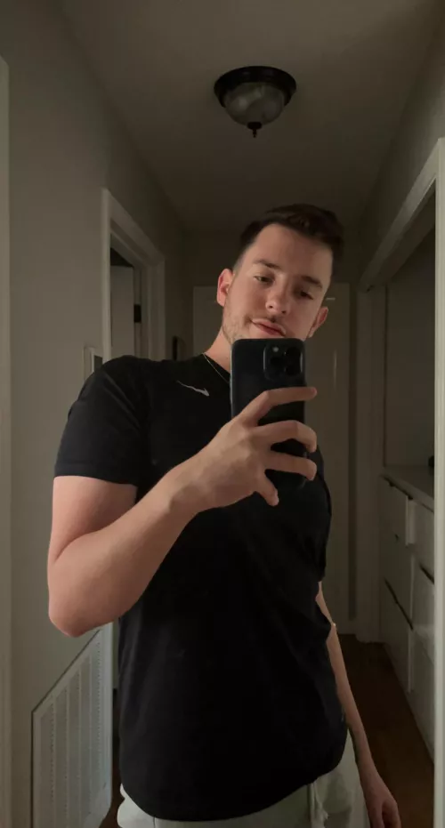 A lil’ mirror selfie that nobody asked for (: