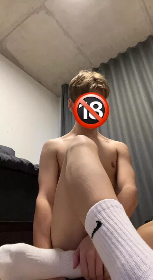 Do u like my smooth legs🤭