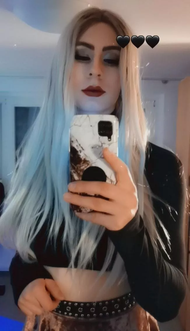 first time posting my face. hope u like it 😘💜