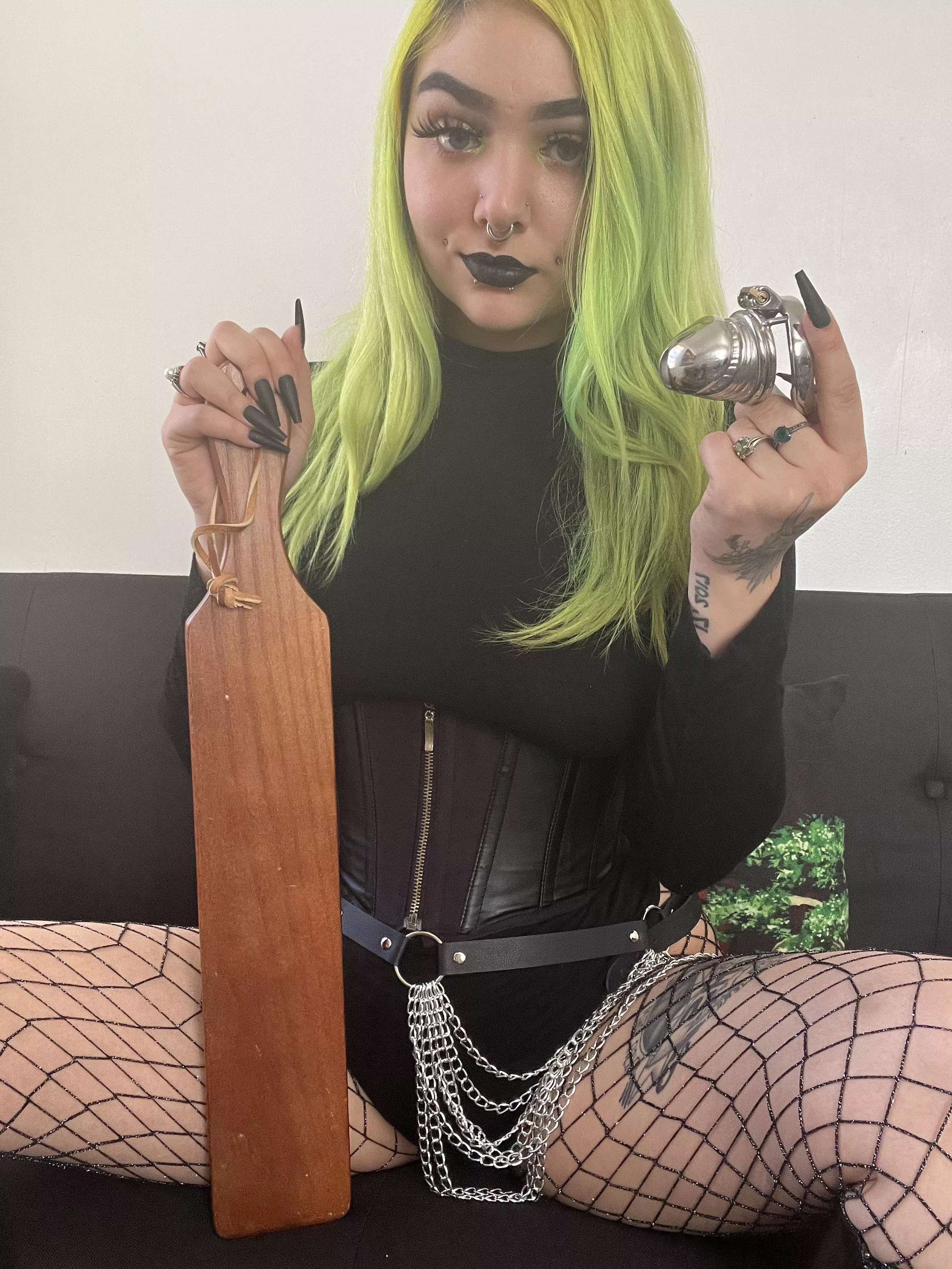 Give in to your perverted fetishes. It’s time beta 😈 Dommy Mommy ✨Cruel Goddess ✨Size Queen ✨Fetish Lover ✨ SPH• CEI •CBT •Cuck • Pegging •Edging• Foot• Chastity• &More 👇🏻🧎‍♂️Snap: @elmskittykat Telegram/Ki