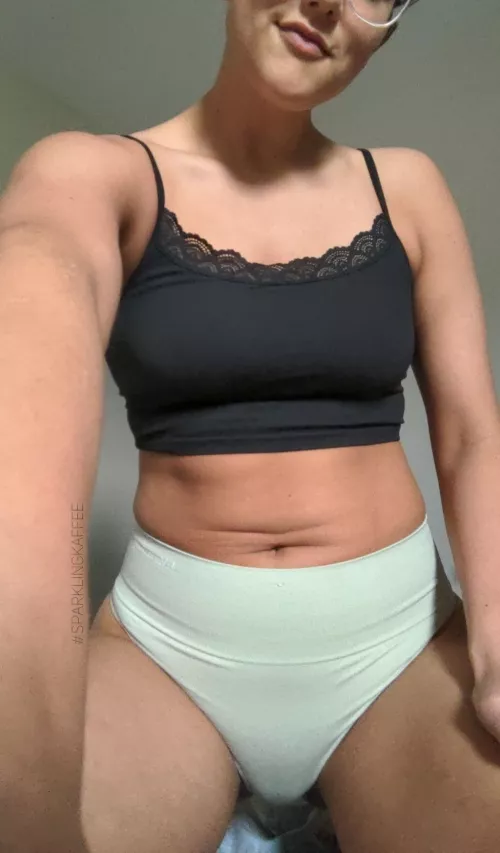 Happy Sunday! Wondering if I should do a face reveal already 🤔