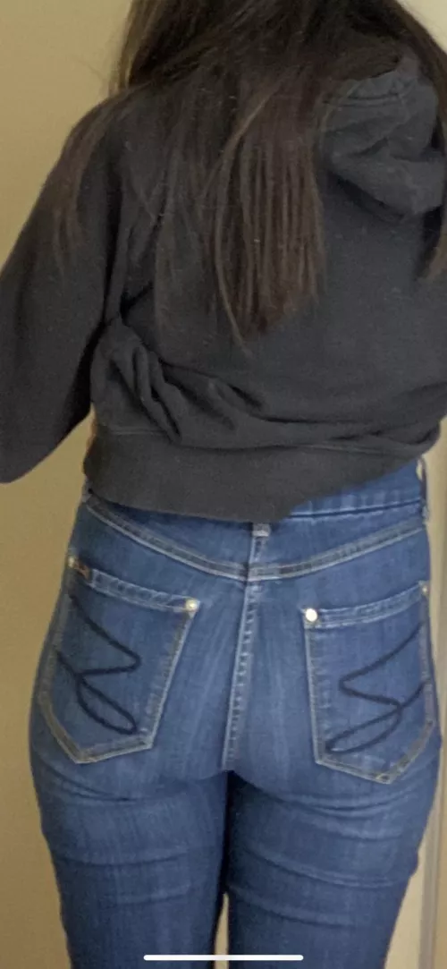 I hate my hip dips, anyway I can like idk make them disappear a bit?