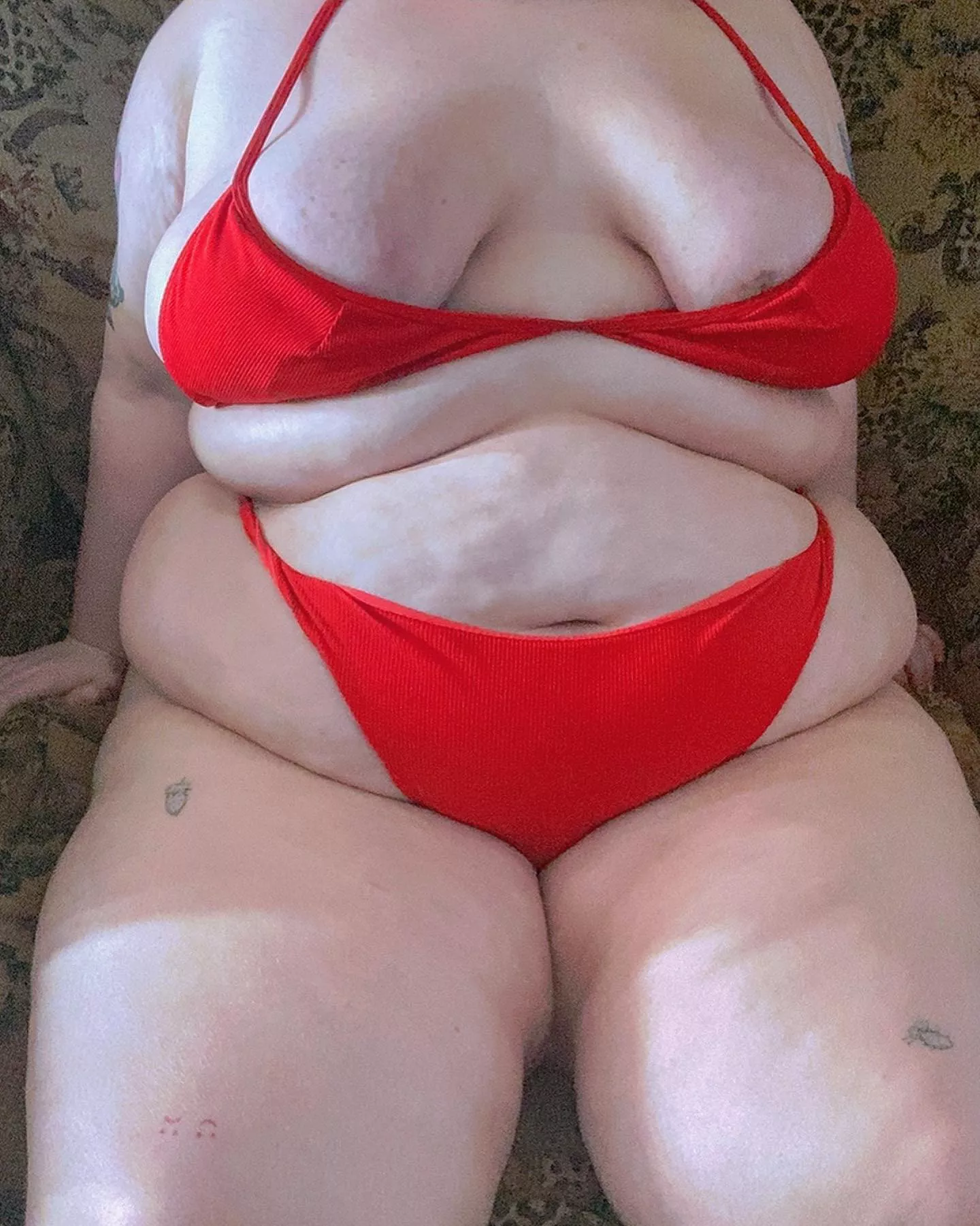 i love wearing micro bikinis <3 they look cute on my big body