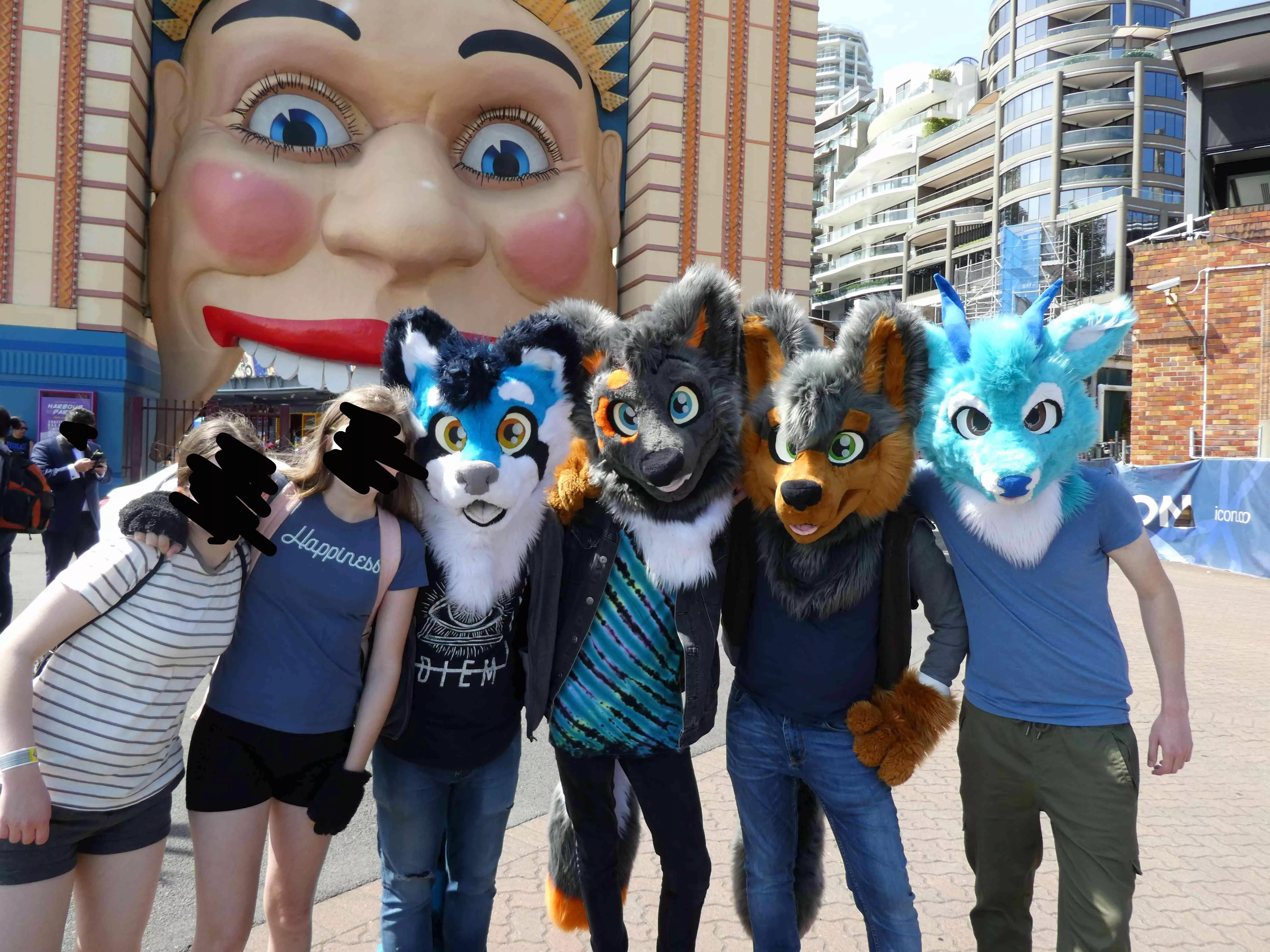 I met some very friendly furs outside of Luna Park Sydney the other day! They were so cute! >w<