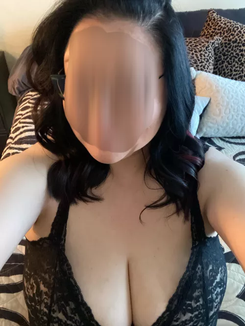 I need some attention daddy. ♥️