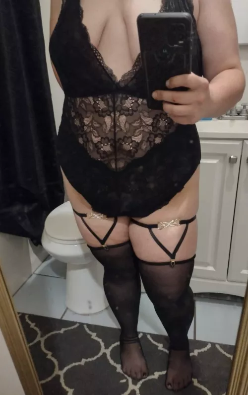 If I sent you this pic, are you saving it to your phone? 😌