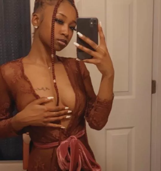 I’m live babes cum say hi