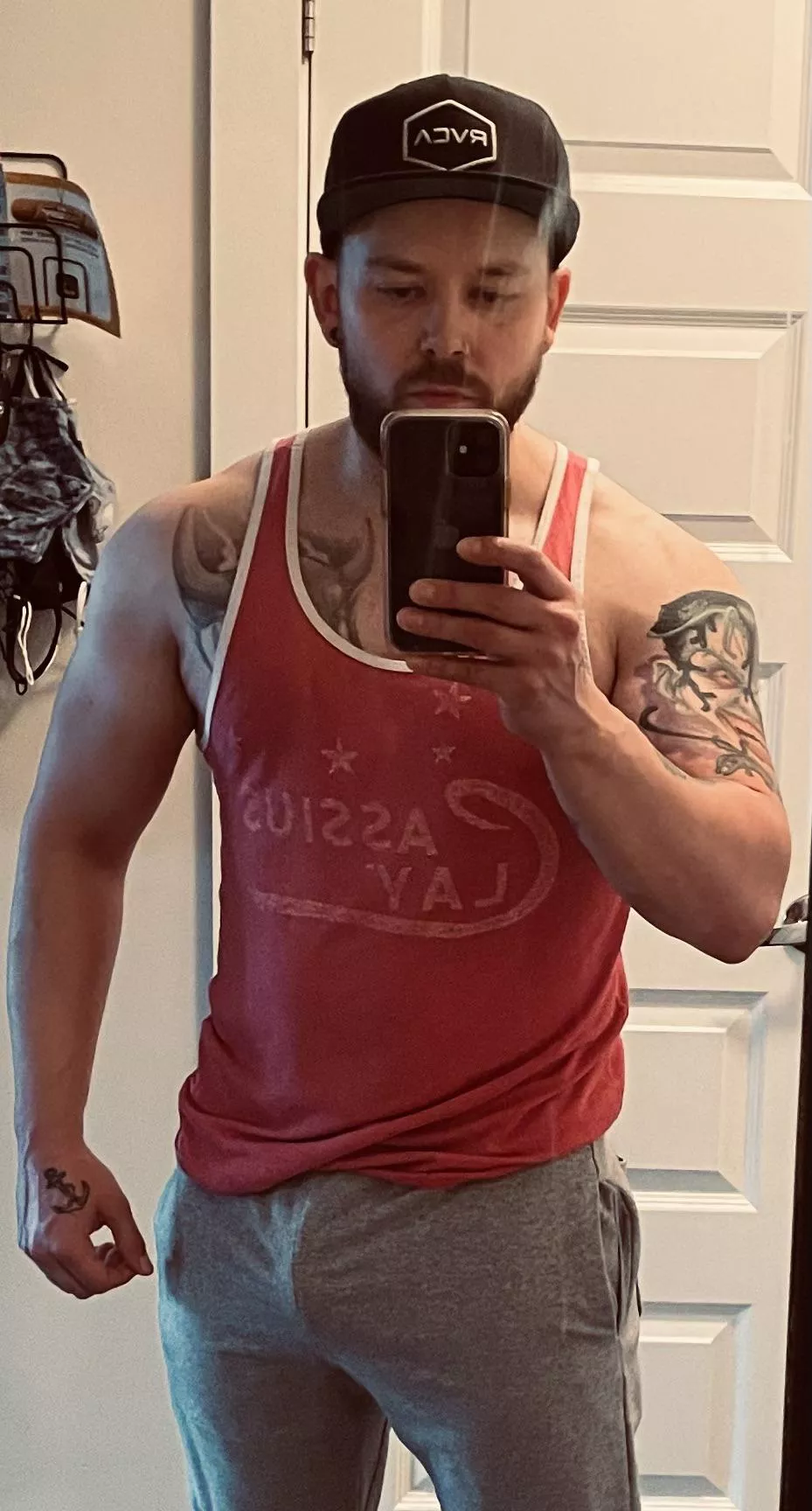 It’s grey sweatpants season ;)