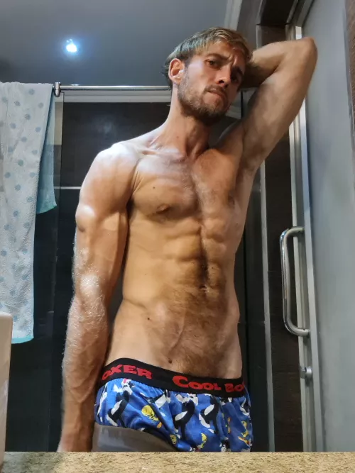 just a flexing armpit posing :p