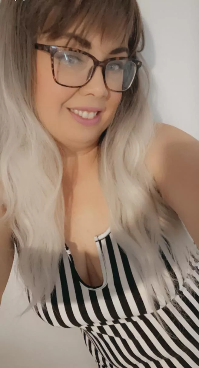 Just a lovely Sunday in Australia-chillin, hope your having a good day honey 💋💋