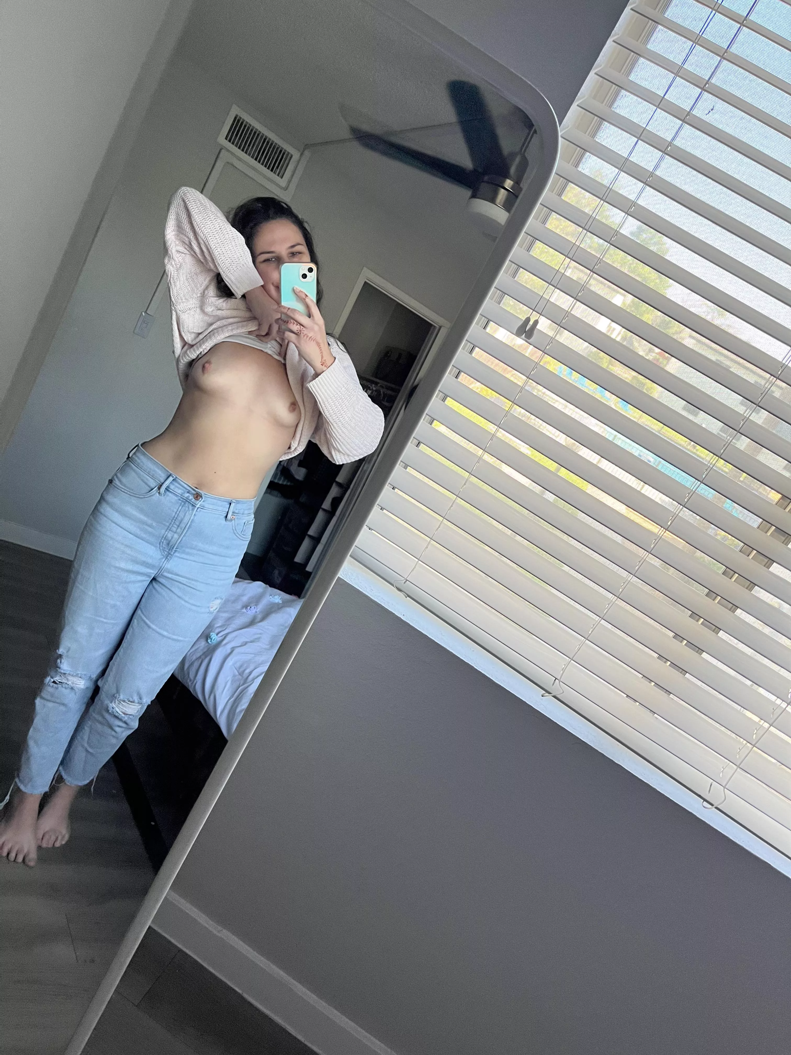 Just a silly little selfie for your Sunday scroll~