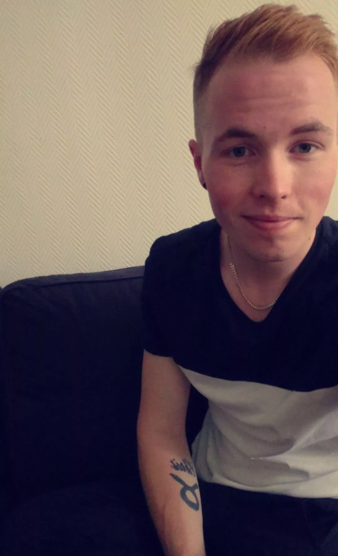 Just got home from a night out, come and chat with me 😄 22 yo