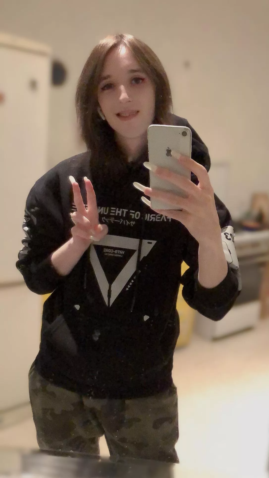 Kitchen mirror tells truth about ones looks