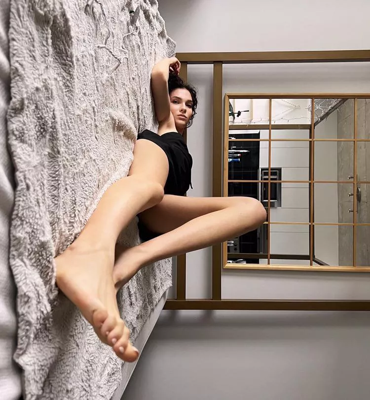 Let me know if you want to lick my feet, babe