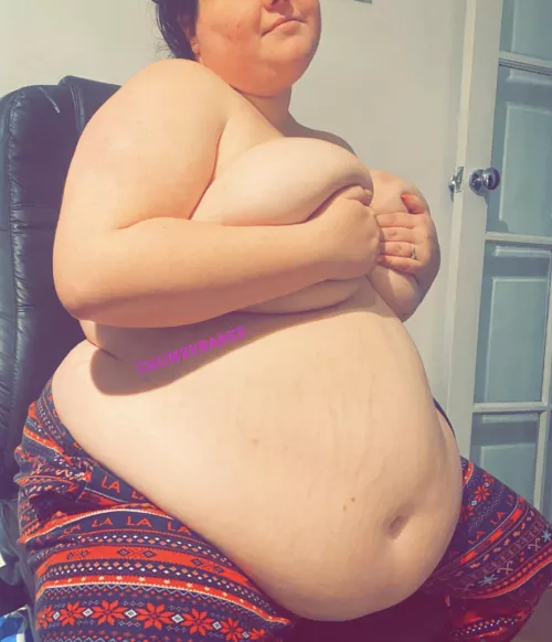 Let me sit on you and tell you what I want for Christmas 🐷😈