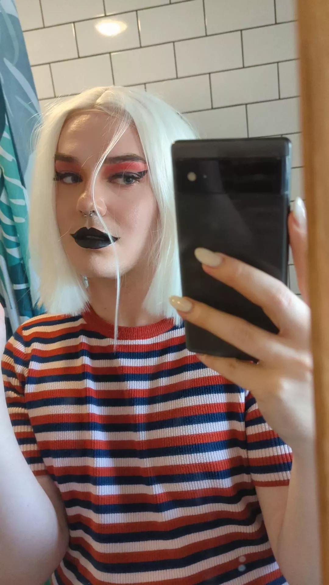 Love the black and white contrast ✨