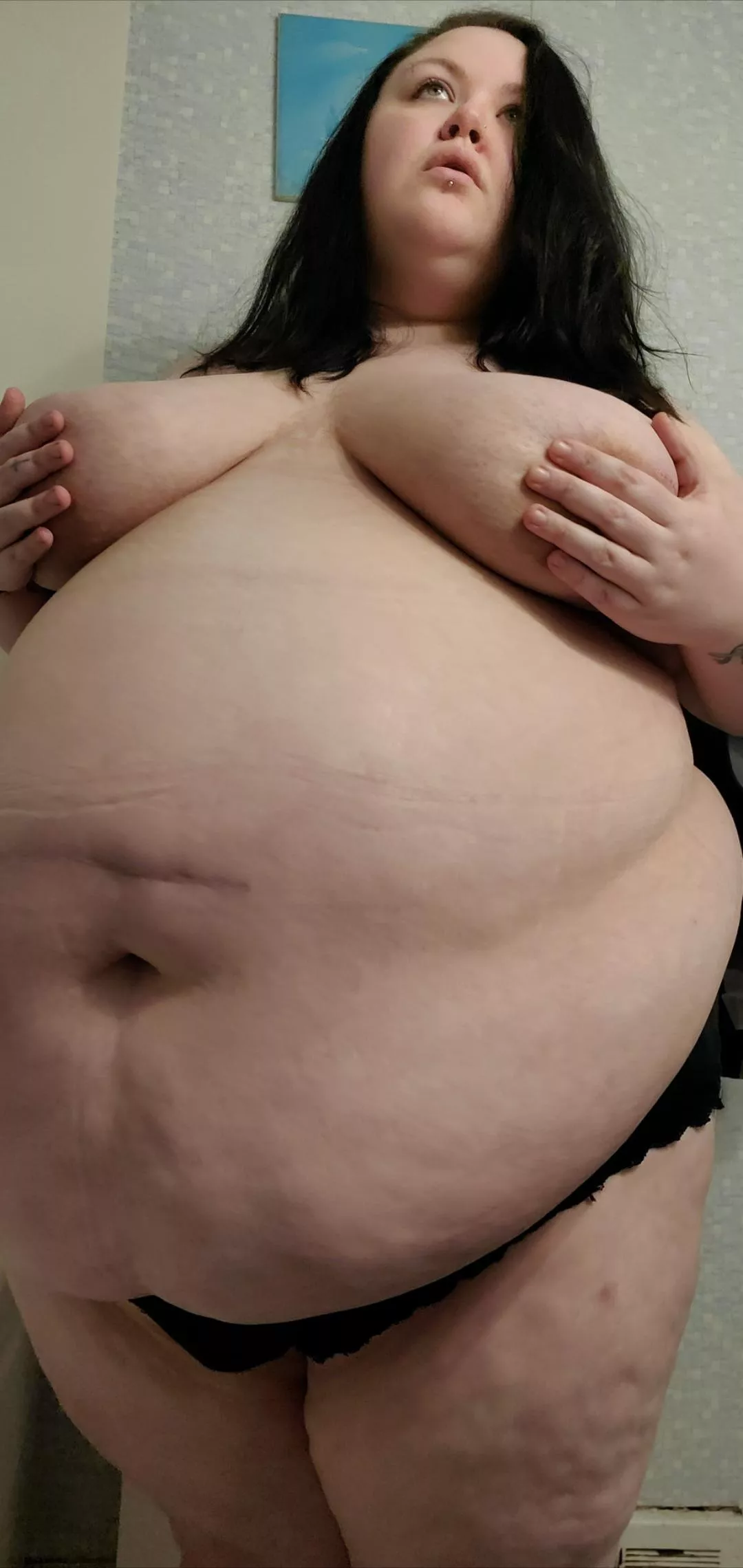 My fast food gift cards have almost run out.. Who's going to DM me and send their Goddess of Hedonism a bunch of Uber, Door Dash & Skip the Dishes Credits? 🐖 I shouldn't have to pay for anything.. I'm a queen. 🤷‍♀️😈💸💰❤️