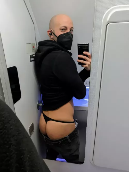 my first airplane restroom picture ever