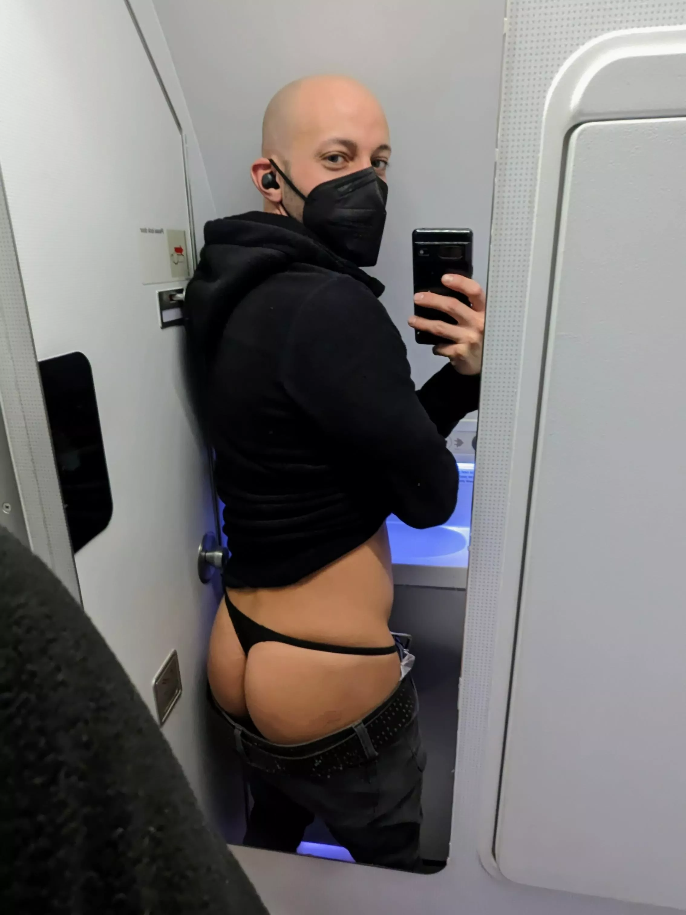 my first airplane restroom picture ever