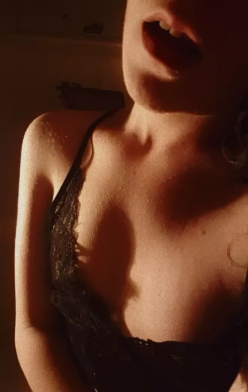 Playing with shadows! But I'd much rather be playing with you~ ❤