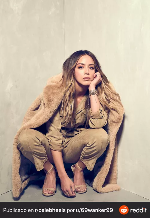 Please rp as Chloe Bennet for me. Joi or sext would be amazing