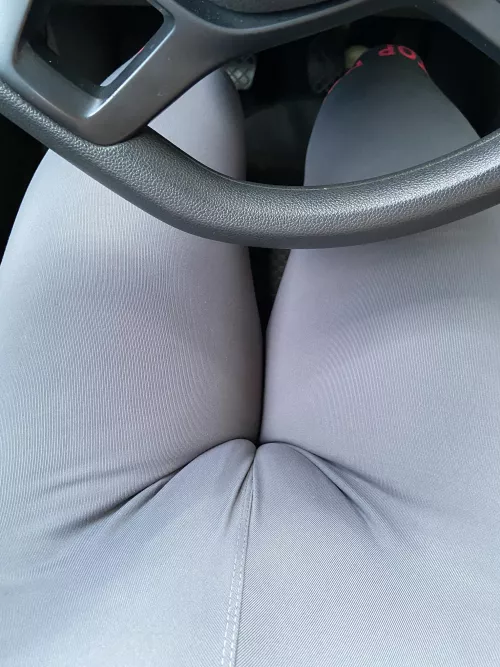 post workout at the gym, cracked pussy, wet, the smell of panties is delicious, who wants it?