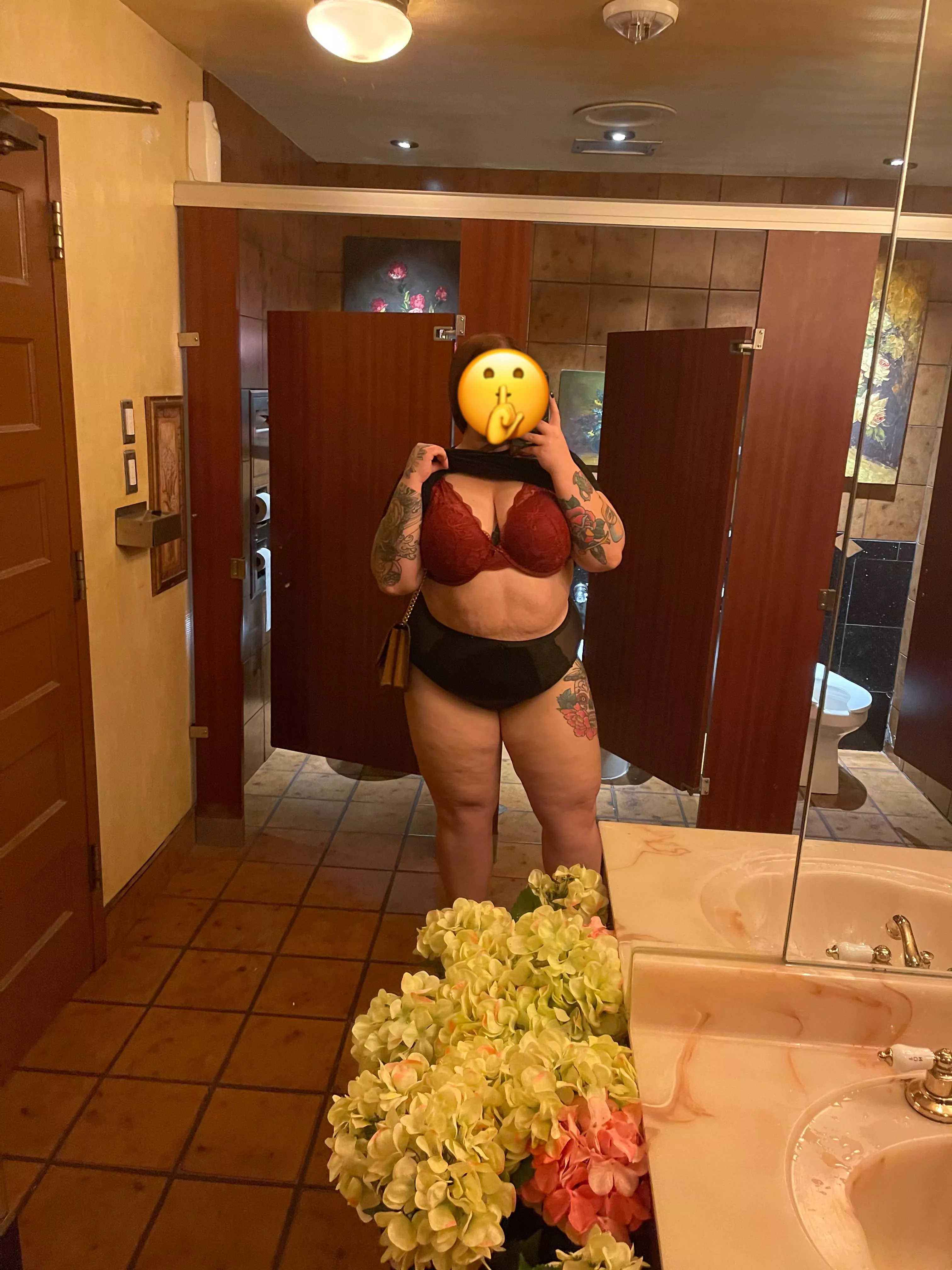 POV: im sending you pics to show you what your husband is gonna have for dessert while we’re at dinner.