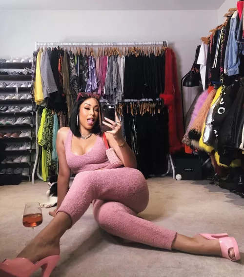 snoochie shy is so hot