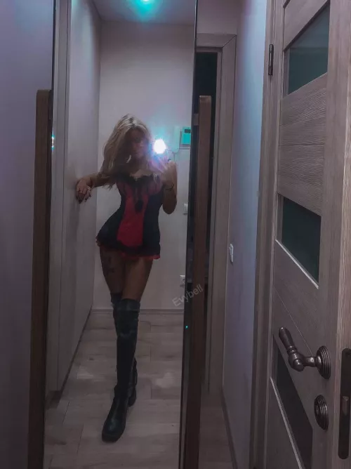 Spank me or bust a 🥜 on me? 😏