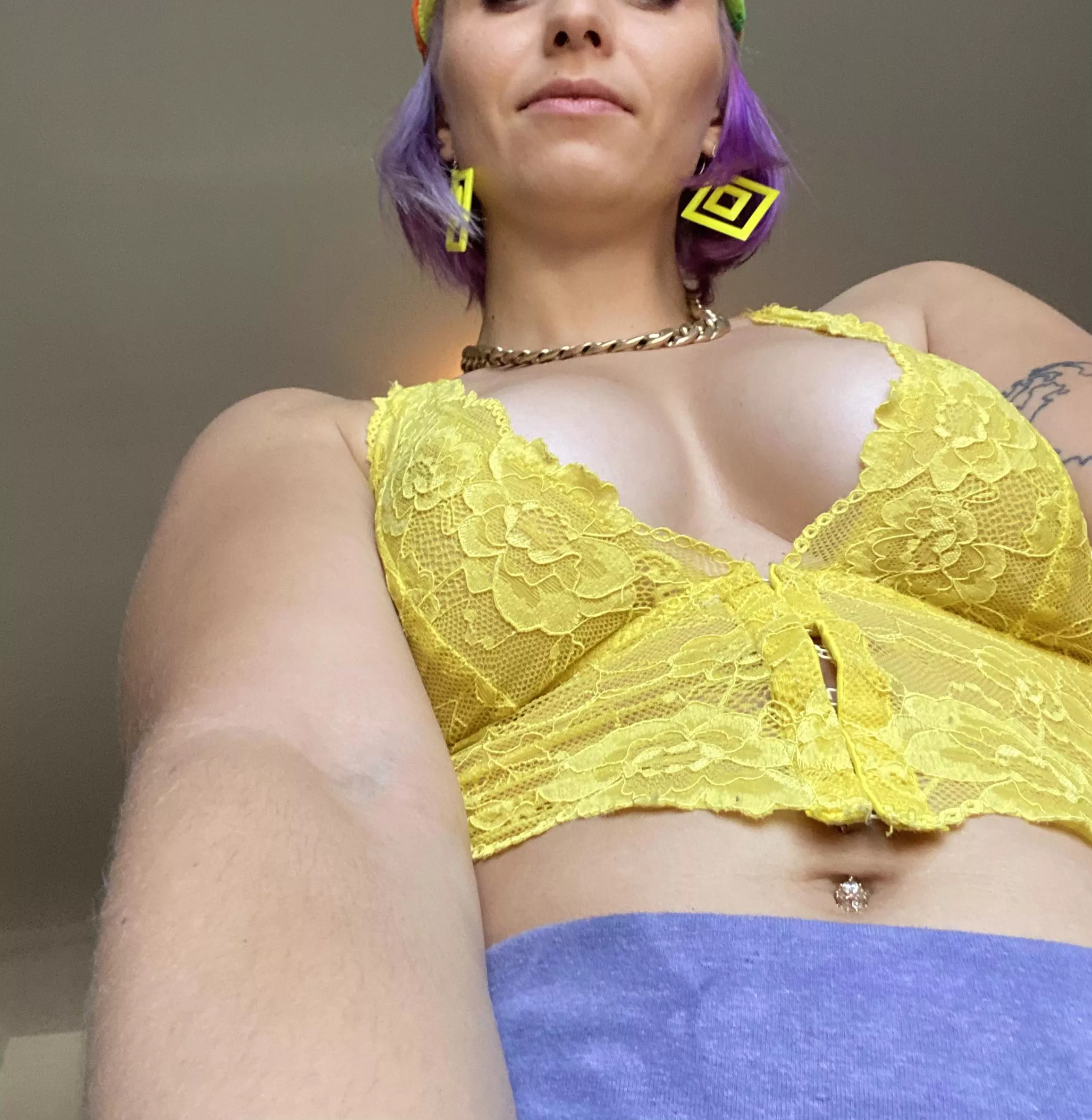 the girl from the [F]estival likes to look down on you