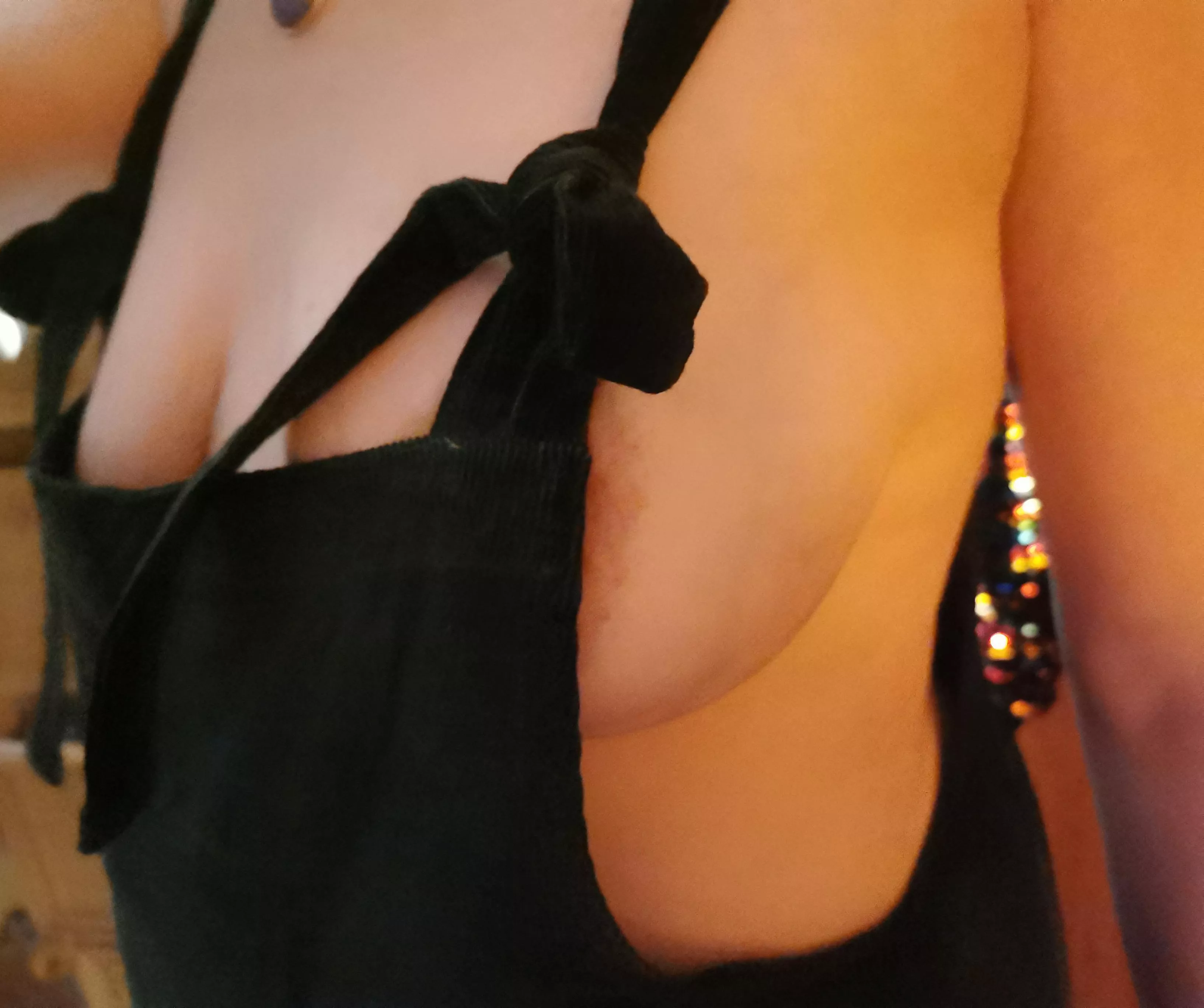 UK amateur milf, always braless but particularly noticeable in dungarees!