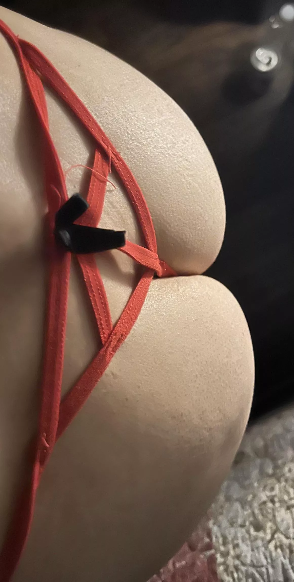 Wife in her thong 😈