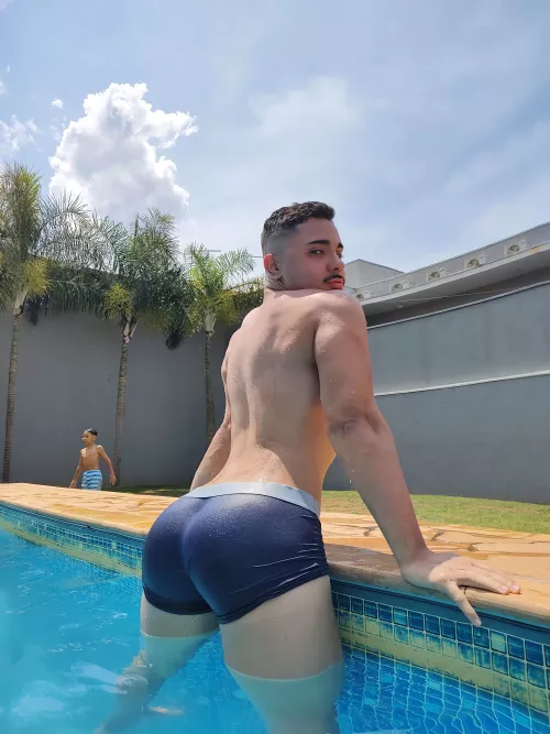 18 years old Naughty Brazilian Boy looking for fun and a daddy 🤫🇧🇷 Fit and muscular (natural) model Exploring all sexuality and sensuality 🔥