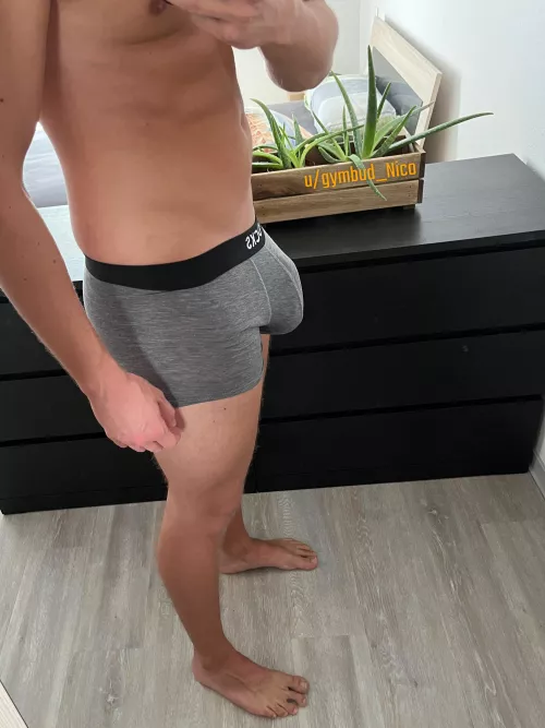 [21] If you were my roommate… would you mind if I walk around the apartment like this all day long? If you don‘t mind, I‘d rather be naked.