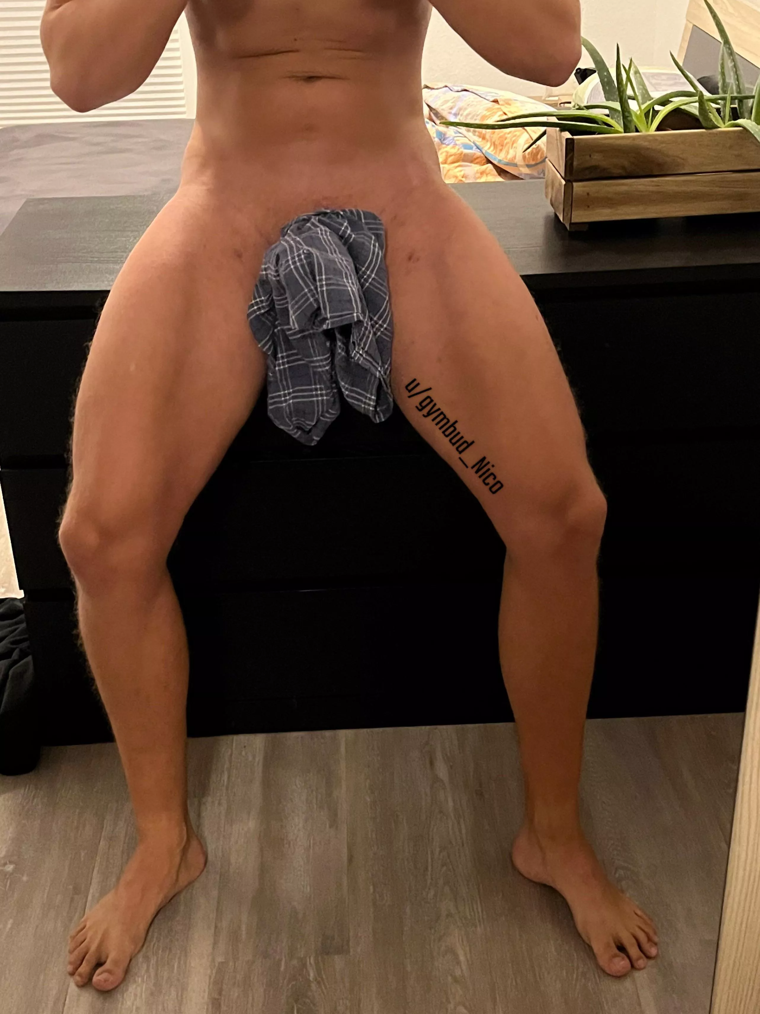 [21] [M] I hope someone likes my muscular legs