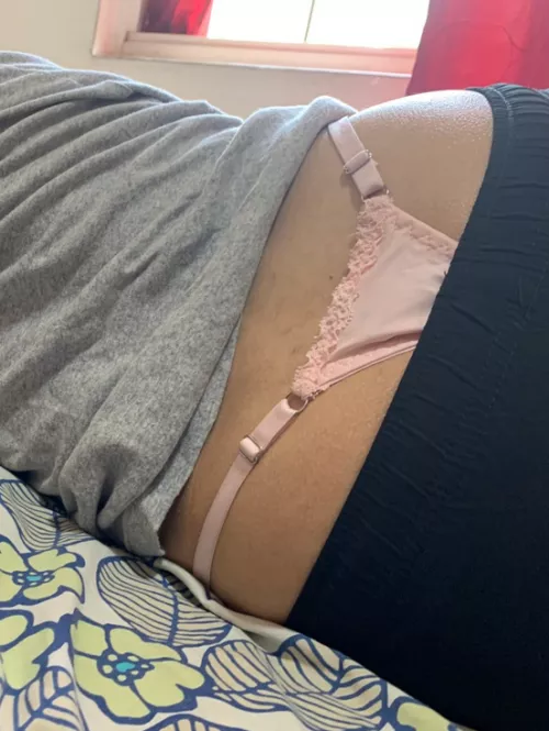 [23] hanging out at my frens house and suddenly he got really horny >.< anyone knows why?