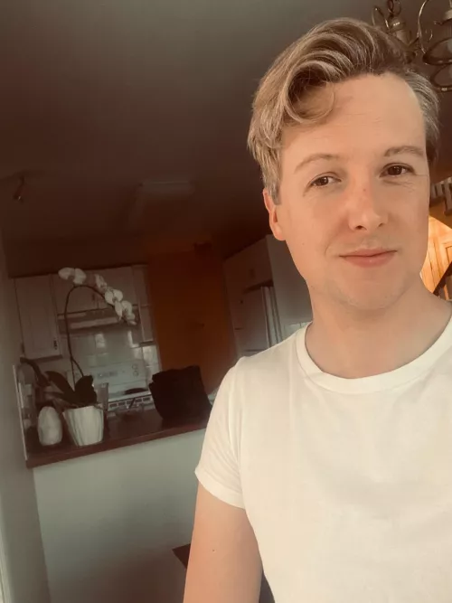 Actual real life gay Elsa 🧊 from Iceland 😊