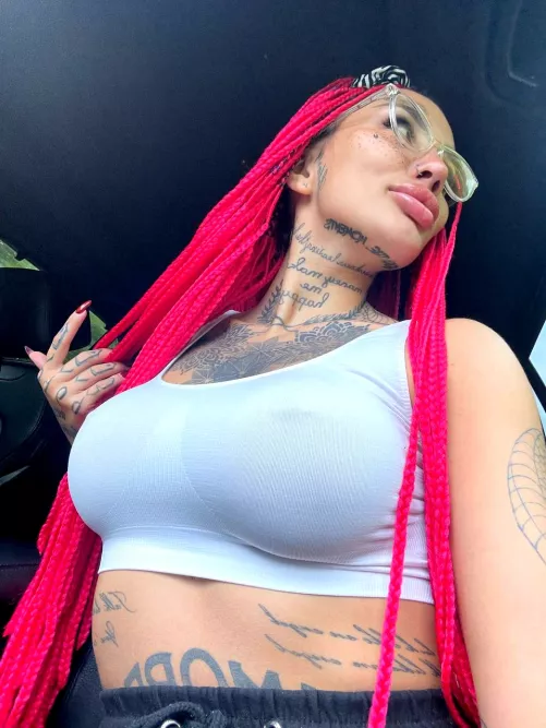 After a long day, it's better to release my clothes