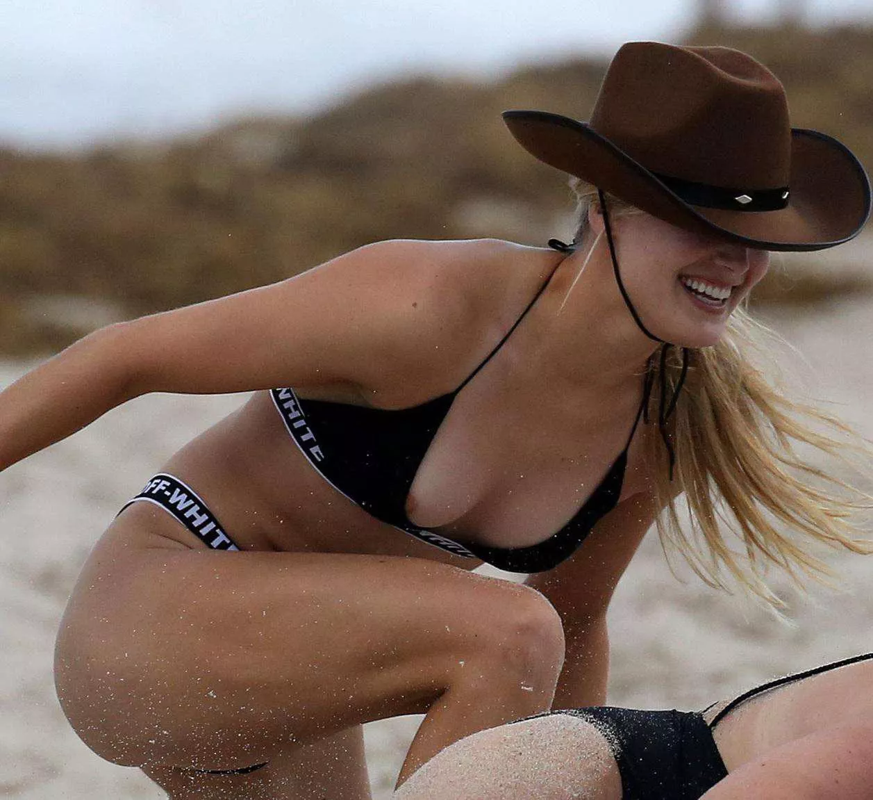 Anybody into Genie Bouchard? Would love some help to cum on her :)