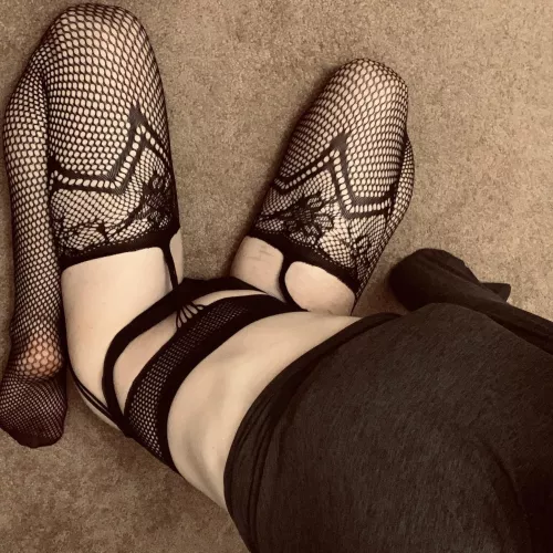 Anyone have a spare tongue? My feet need a massage🥺