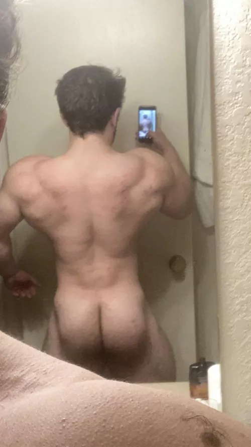 Anyone wanna join my squat session 😈🤪🤤