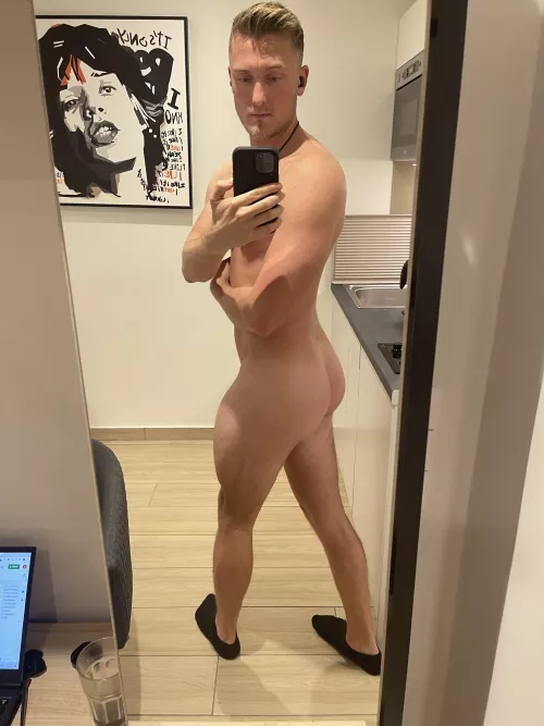 Are you staring 😏🍑