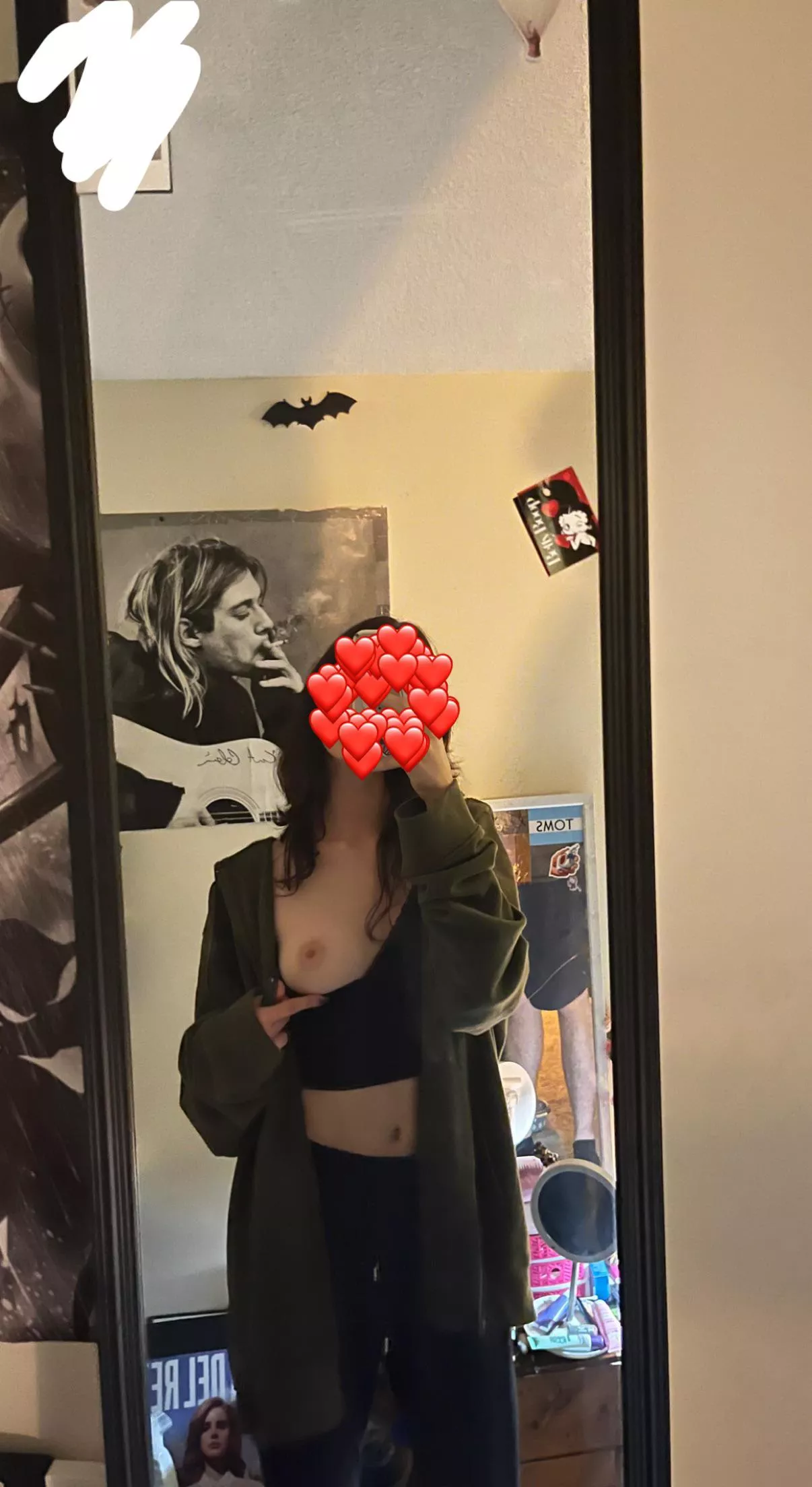 at my friends house bored asl she walked out for a sec lol